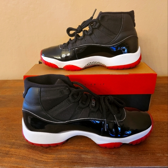 Jordan 11 Retro Playoffs Bred (2019) 378037-061 Size 9.5 - Picture 2 of 15